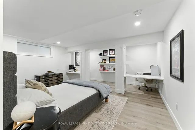 Additional image 38 of 18 Vanstraalen St