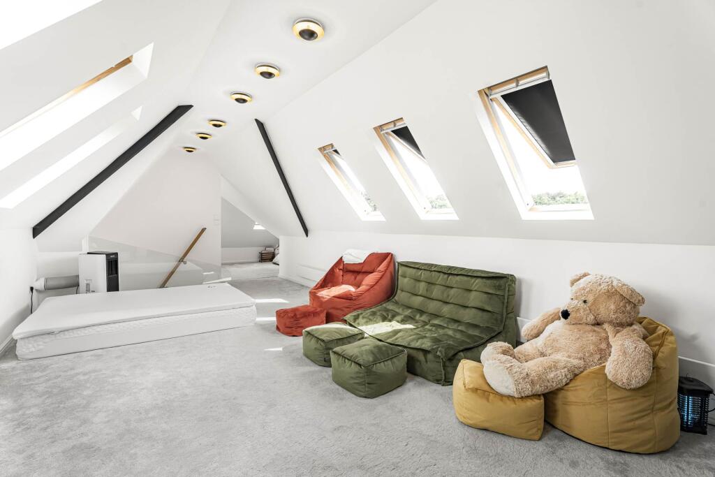 Additional image 39 of Codicote Road, Welwyn