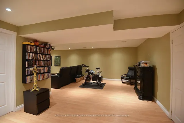 Additional image 29 of 4002 Jarvis Cres