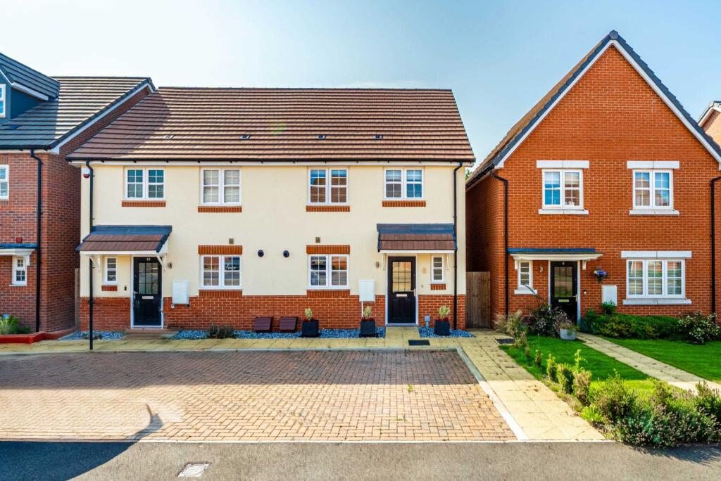 Baines Drive, Bricket Wood, St. Albans, Hertfordshire, AL2