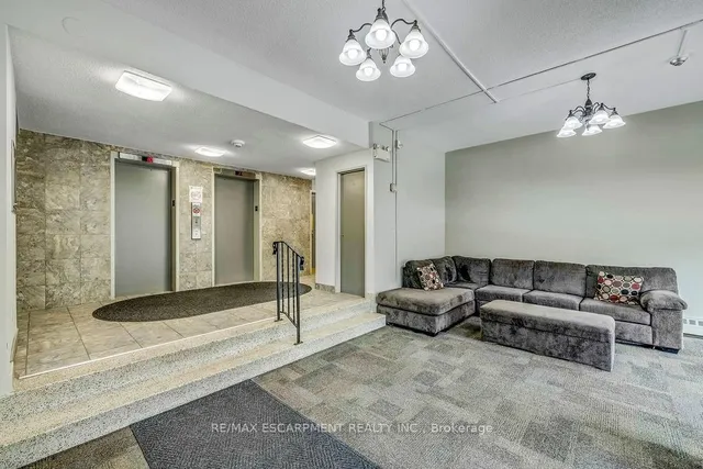 Additional image 5 of 1950 Main St Unit 202