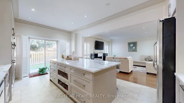 Additional image 20 of 588 Warhol Way