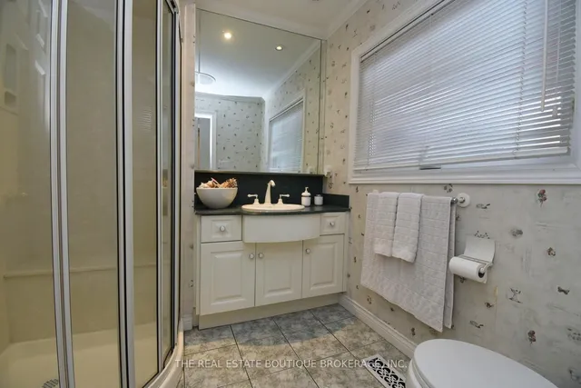 Additional image 32 of 4131 Lorraine Cres