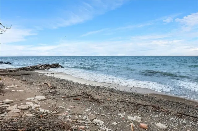 Additional image 24 of 1033 North Service Rd