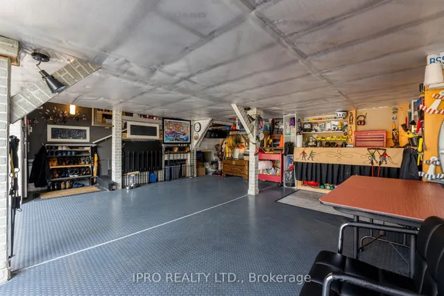 Additional image 33 of 256 Landsborough Ave