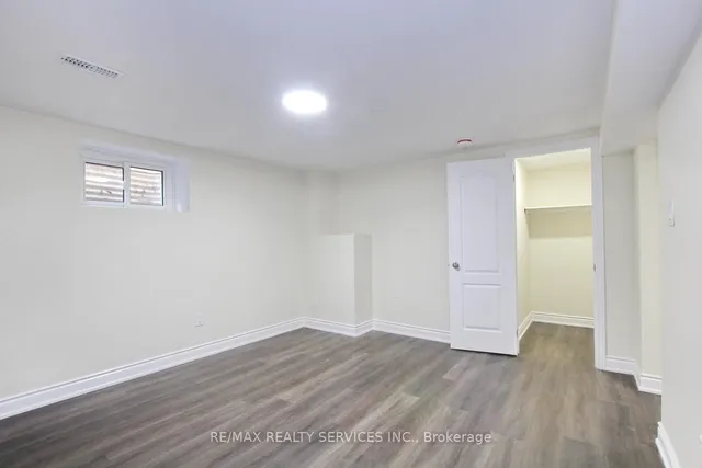 Additional image 38 of 32 Sanford Cres