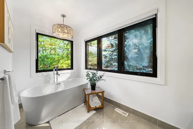 Additional image 32 of 360 Claremont Cres