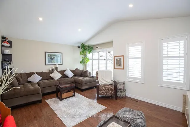 Additional image 15 of 15 Meadowbank Dr