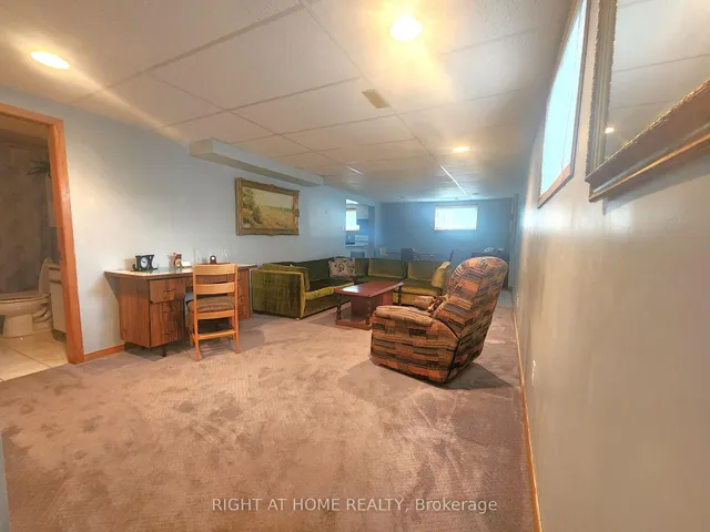 Additional image 19 of 627 Green Meadow Cres