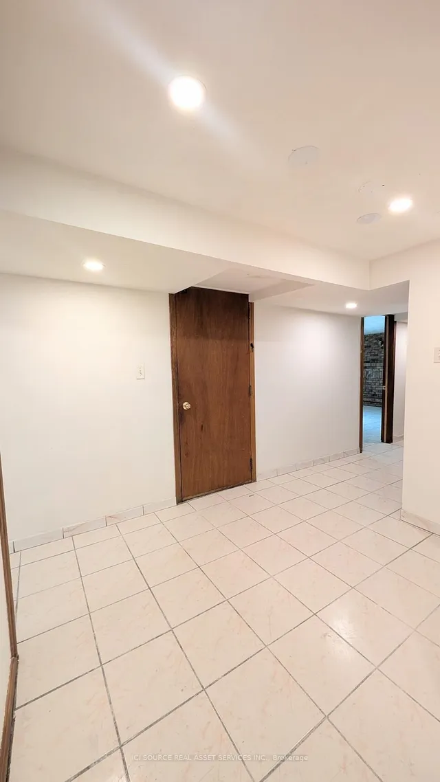 Additional image 12 of 934 Lawrence Rd