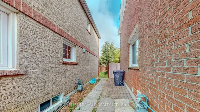 Additional image 32 of 36 Mannel Cres