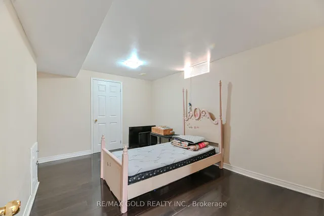 Additional image 42 of 63 Hiberton Cres