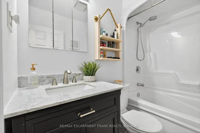 Additional image 17 of 64 Vola Crt