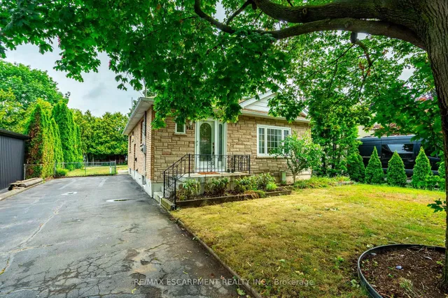 Additional image 4 of 961 Danforth Ave