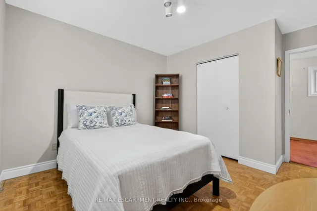 Additional image 28 of 3084 PARKGATE Cres