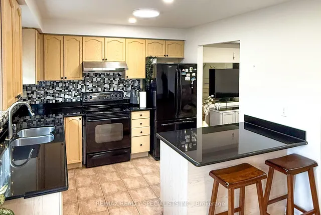 Additional image 10 of 302 Black Dr