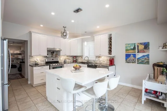 Additional image 13 of 15 Meadowbank Dr