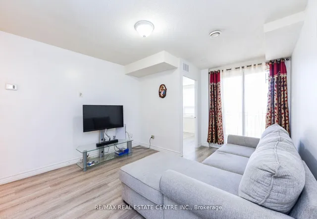 Additional image 8 of 7405 Goreway Dr Unit 520