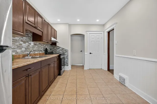 Additional image 11 of 84 RAY St