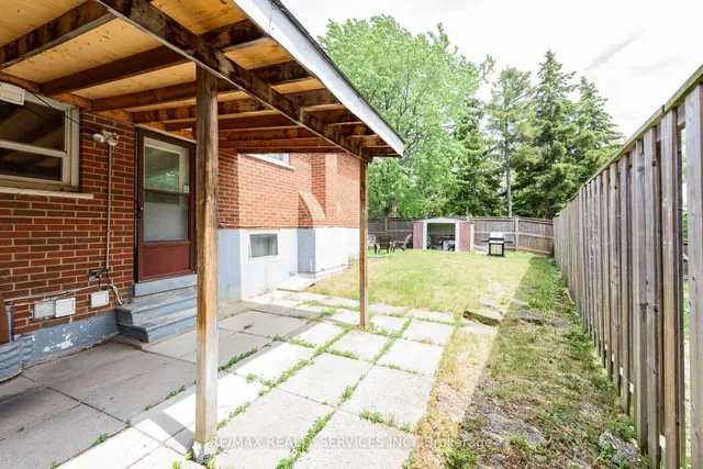 Additional image 34 of 41 Manitou Cres