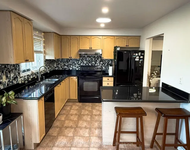 Additional image 9 of 302 Black Dr