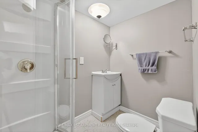 Additional image 36 of 3084 PARKGATE Cres