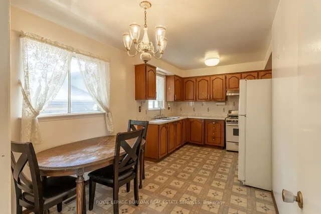 Additional image 4 of 3072 Parkgate Cres
