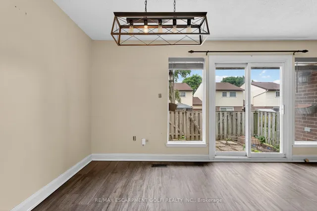 Additional image 10 of 59 Queenslea Dr Unit 7