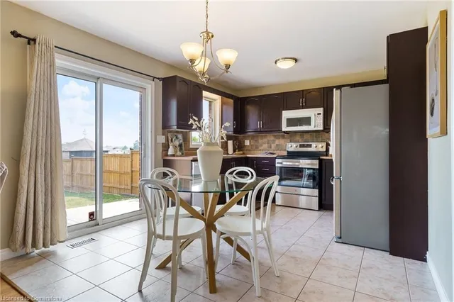 Additional image 18 of 42 Grassyplain Dr