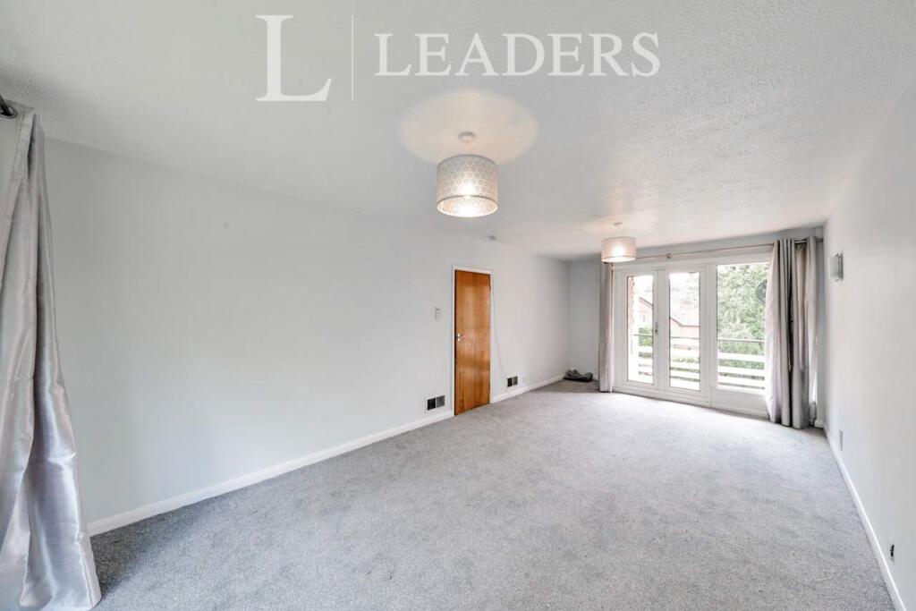 Additional image 9 of Avenue Road