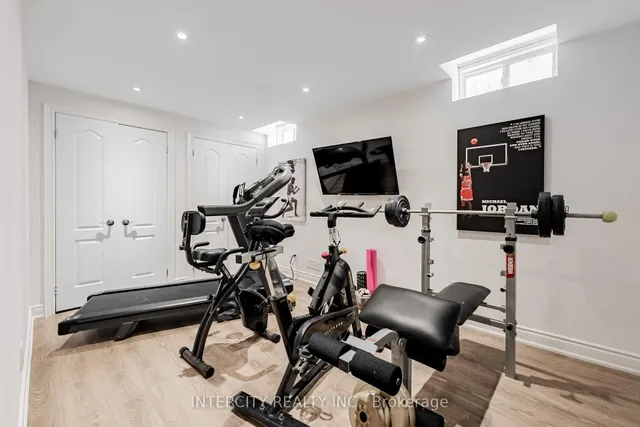 Additional image 28 of 21 Armani Lane