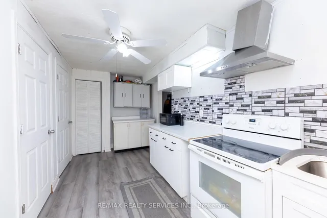 Additional image 40 of 1306 Guelph Line Unit Unit 3