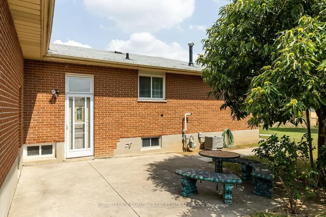 Additional image 27 of 3072 Parkgate Cres