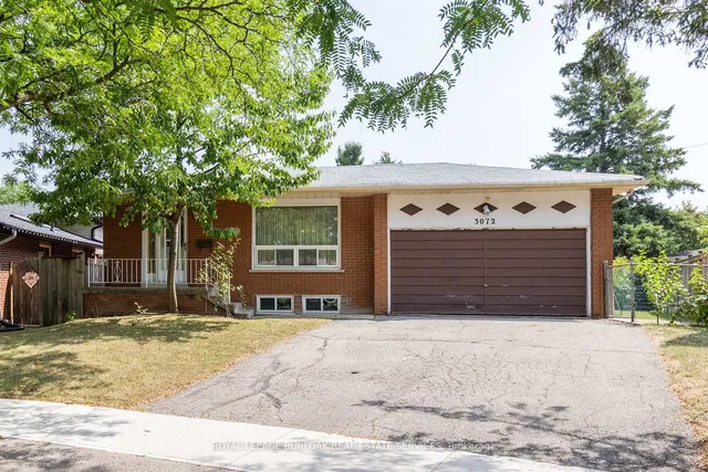 3072 Parkgate Cres
