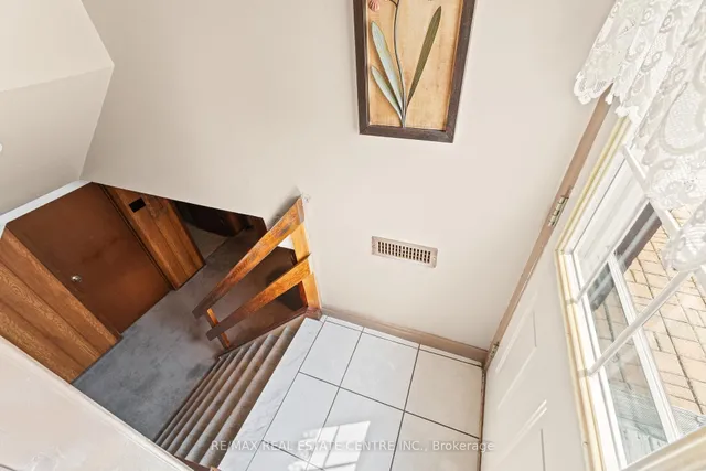 Additional image 26 of 48 Marblehead Cres