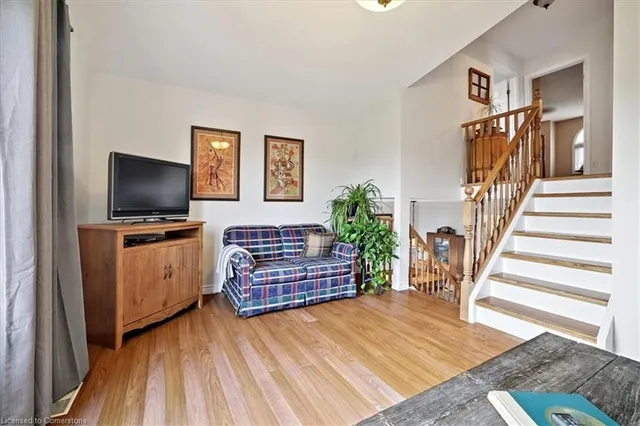 Additional image 11 of 540 Rexford Dr