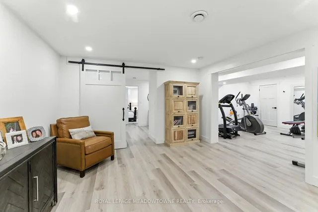 Additional image 36 of 18 Vanstraalen St