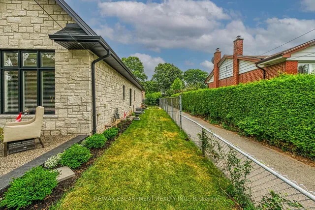 Additional image 44 of 1048 Dovercourt Ave