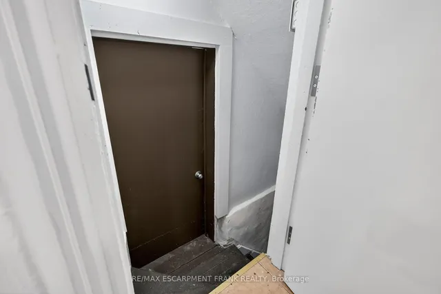 Additional image 40 of 84 RAY St