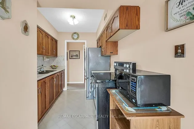 Additional image 10 of 200 Limeridge Rd Unit 703