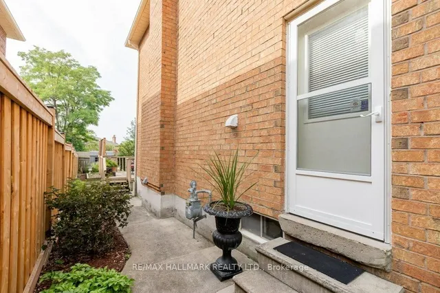 Additional image 33 of 1280 Greeniaus Rd