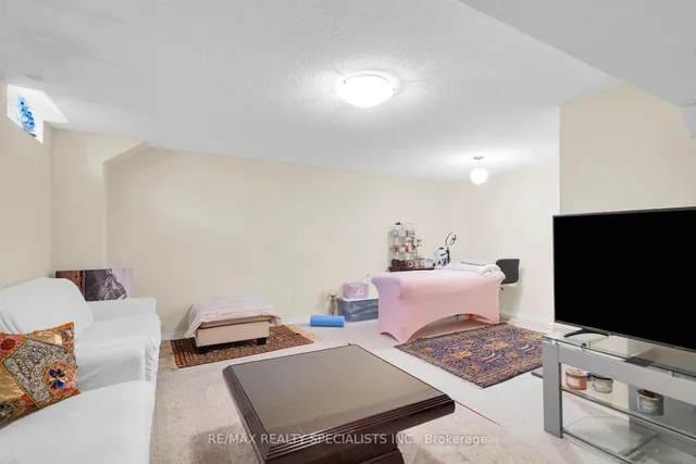 Additional image 28 of 302 Black Dr