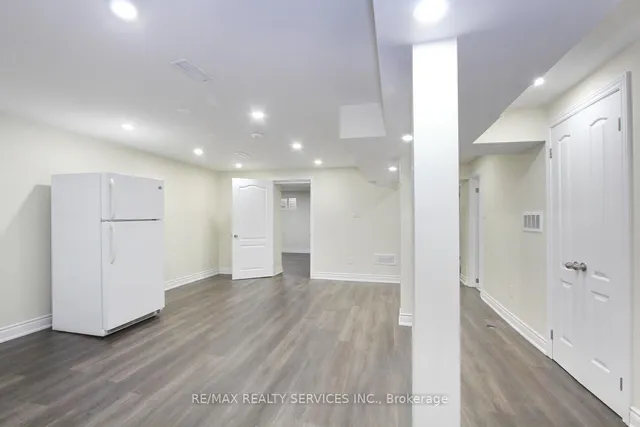 Additional image 34 of 32 Sanford Cres