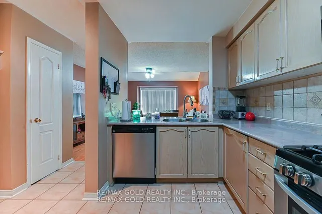 Additional image 5 of 43 Giraffe Ave
