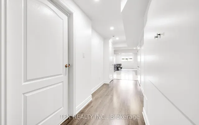 Additional image 28 of 46 Lola Cres