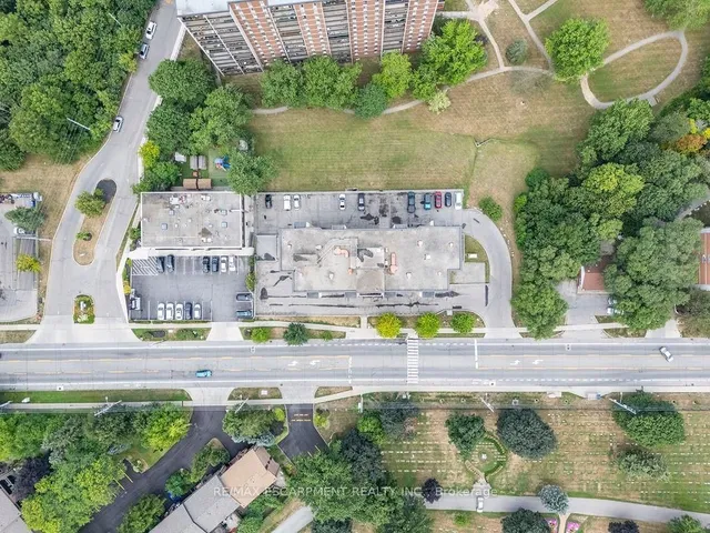 Additional image 38 of 1950 Main St Unit 202