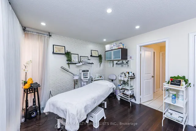 Additional image 22 of 27 Glacier Rd