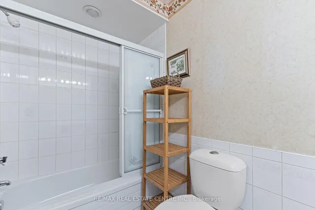 Additional image 20 of 48 Marblehead Cres