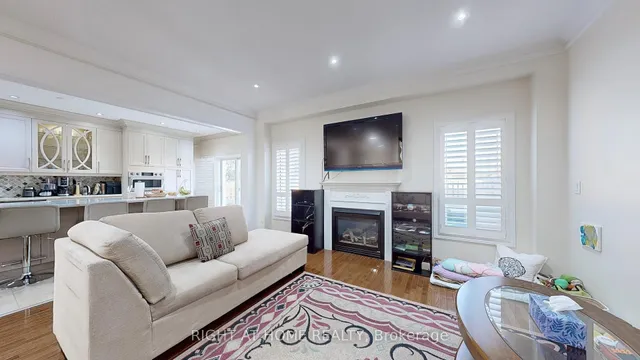 Additional image 11 of 588 Warhol Way