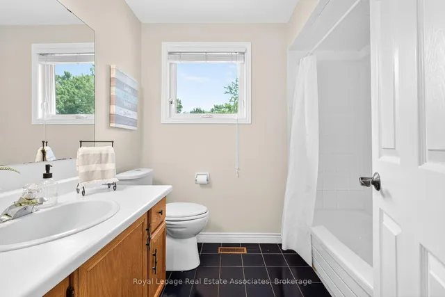 Additional image 26 of 29 Laurendale Ave